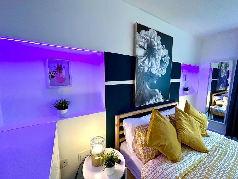 Massive New 8 Bedroom House Sleeps Up To 21 - Accepts Groups - Great Location - Free Parking - Fast Wifi - Smart Tvs - Sleeps Up To 21 People - Close To Bournemouth & Poole Town Centre & Sandbanks Exterior photo