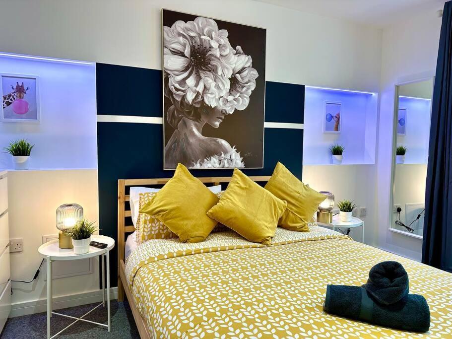 Massive New 8 Bedroom House Sleeps Up To 21 - Accepts Groups - Great Location - Free Parking - Fast Wifi - Smart Tvs - Sleeps Up To 21 People - Close To Bournemouth & Poole Town Centre & Sandbanks Exterior photo