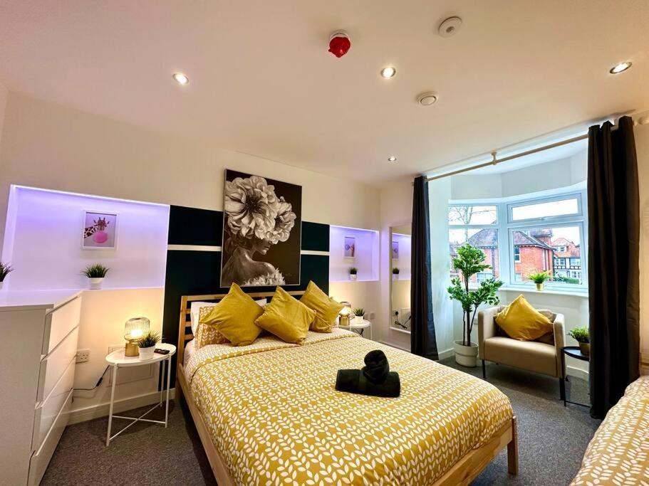Massive New 8 Bedroom House Sleeps Up To 21 - Accepts Groups - Great Location - Free Parking - Fast Wifi - Smart Tvs - Sleeps Up To 21 People - Close To Bournemouth & Poole Town Centre & Sandbanks Exterior photo