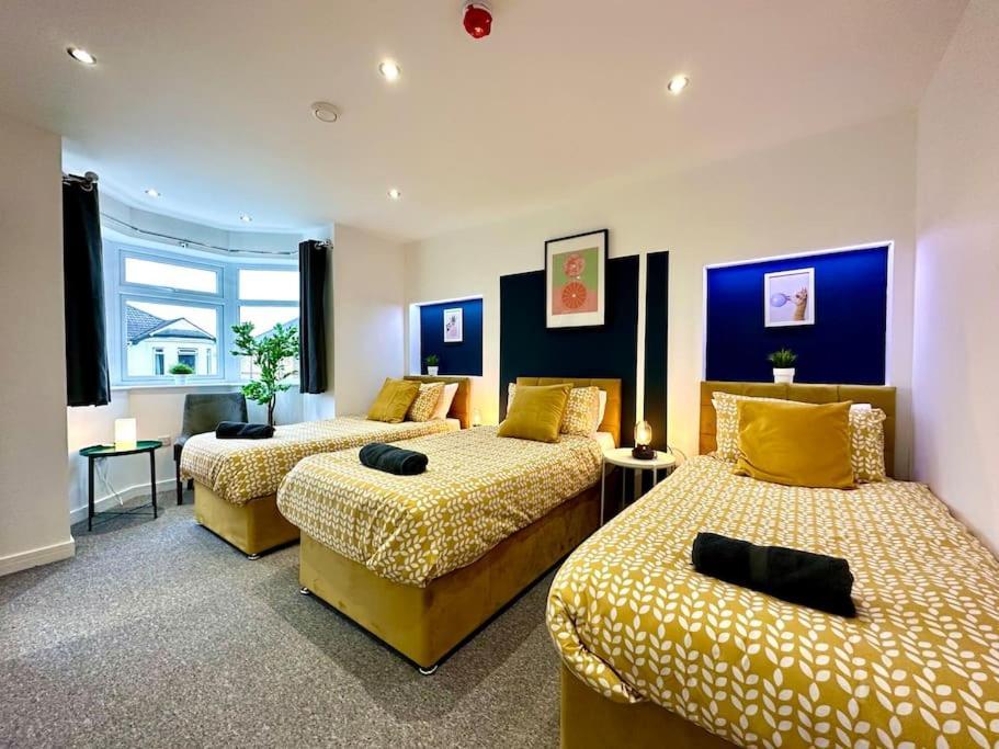 Massive New 8 Bedroom House Sleeps Up To 21 - Accepts Groups - Great Location - Free Parking - Fast Wifi - Smart Tvs - Sleeps Up To 21 People - Close To Bournemouth & Poole Town Centre & Sandbanks Exterior photo