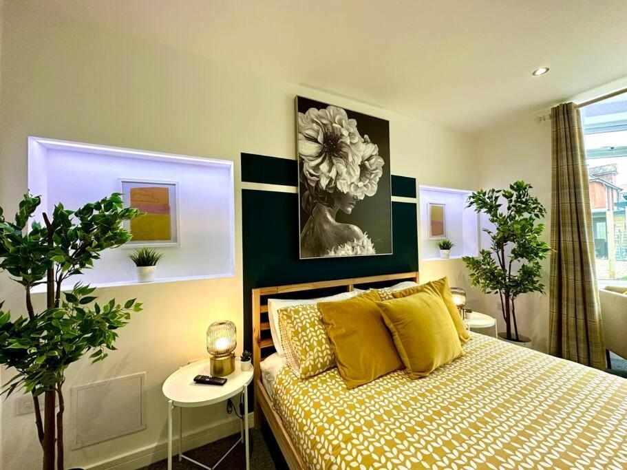 Massive New 8 Bedroom House Sleeps Up To 21 - Accepts Groups - Great Location - Free Parking - Fast Wifi - Smart Tvs - Sleeps Up To 21 People - Close To Bournemouth & Poole Town Centre & Sandbanks Exterior photo