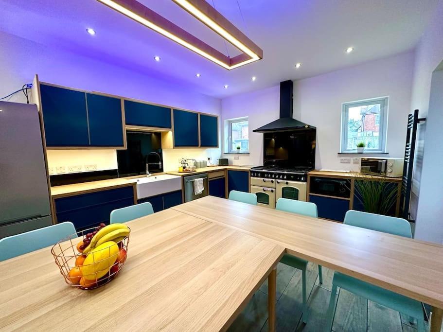 Massive New 8 Bedroom House Sleeps Up To 21 - Accepts Groups - Great Location - Free Parking - Fast Wifi - Smart Tvs - Sleeps Up To 21 People - Close To Bournemouth & Poole Town Centre & Sandbanks Exterior photo